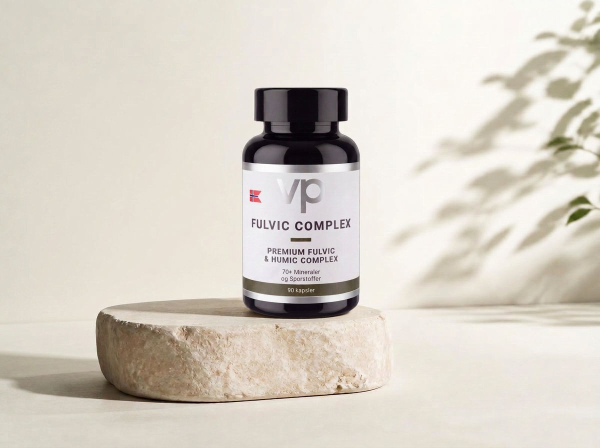 Fulvic Complex fra Vital Pharma på et lyst kalksteinspodium